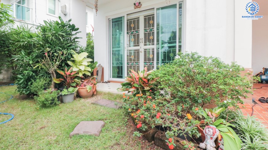 บ้านเดี่ยวมือสองนนทบุรี ม.ชวนชื่น โมดัส แจ้งวัฒนะ สุดคุ้ม! กับบ้านหลังใหญ่ ตกแต่งพร้อมอยู่ พื้นที่กว่า 52.3 ตร.ว. ฟังก์ชัน 3 นอน 3 น้ำ 2 ที่จอดรถ บรรยากาศเงียบสงบ เป็นส่วนตัว บนทำเลหายาก! ใกล้เซ็นทรัลแจ้งวัฒนะ ทางด่วนแจ้งวัฒนะ และเมืองทองธานี รองรับรถไฟฟ้าสายสีชมพู "สถานีเลี่ยงเมืองปากเกร็ด"...